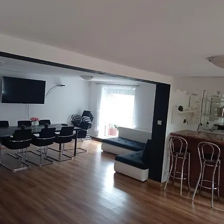 Zurawie Wzgorze 펜션 *